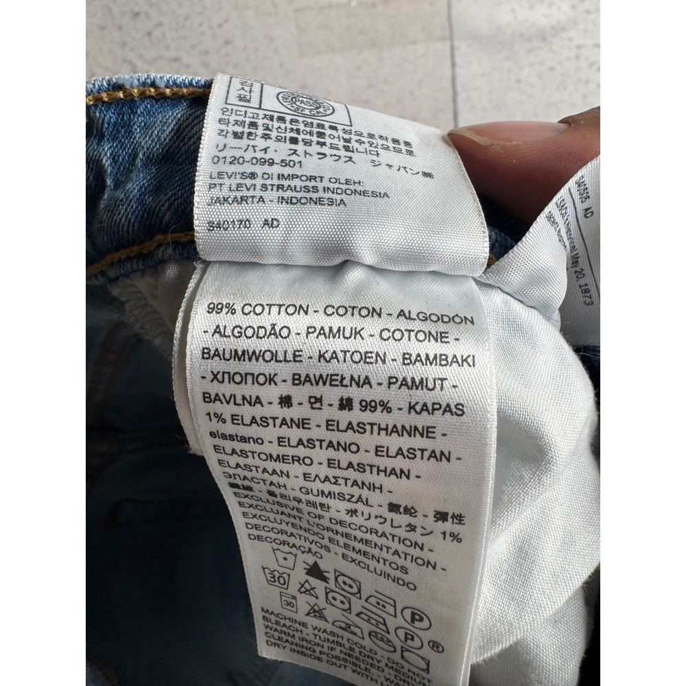 Levis Premium Ribcage Shorts Light Wash Distressed Denim 77879-0013 Size 27 - Picture 12 of 13